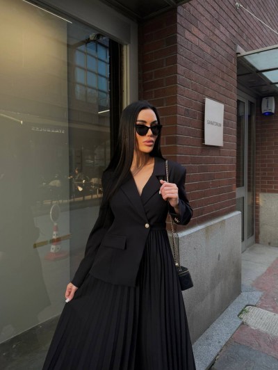 Elizabeth Pileli Etek & Ceket Görünümlü Elbiseler Elizabeth Pileli Etek & Ceket Görünümlü Elbiseler