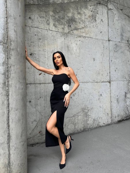 Beyaz Gül Detay Yırtmaçlı Strapless Elbise Beyaz Gül Detay Yırtmaçlı Strapless Elbise