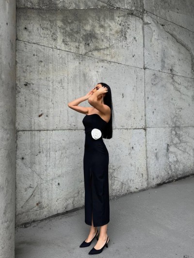 Beyaz Gül Detay Yırtmaçlı Strapless Elbise Beyaz Gül Detay Yırtmaçlı Strapless Elbise