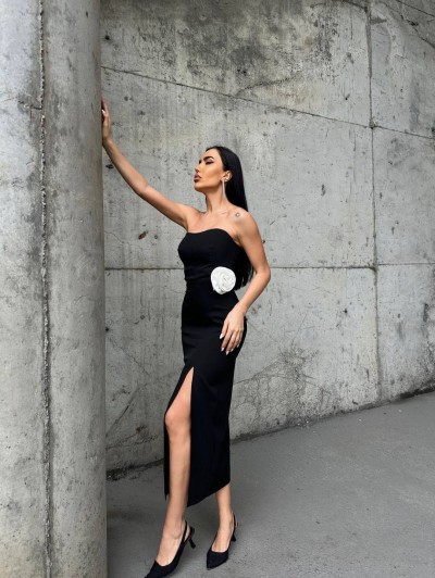 Beyaz Gül Detay Yırtmaçlı Strapless Elbise Beyaz Gül Detay Yırtmaçlı Strapless Elbise