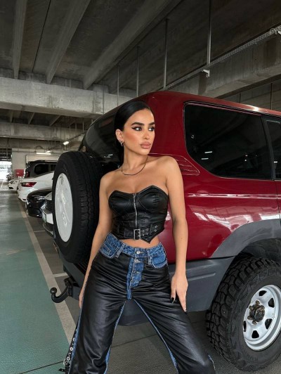 Deri Kemerli Siyah Crop Top
